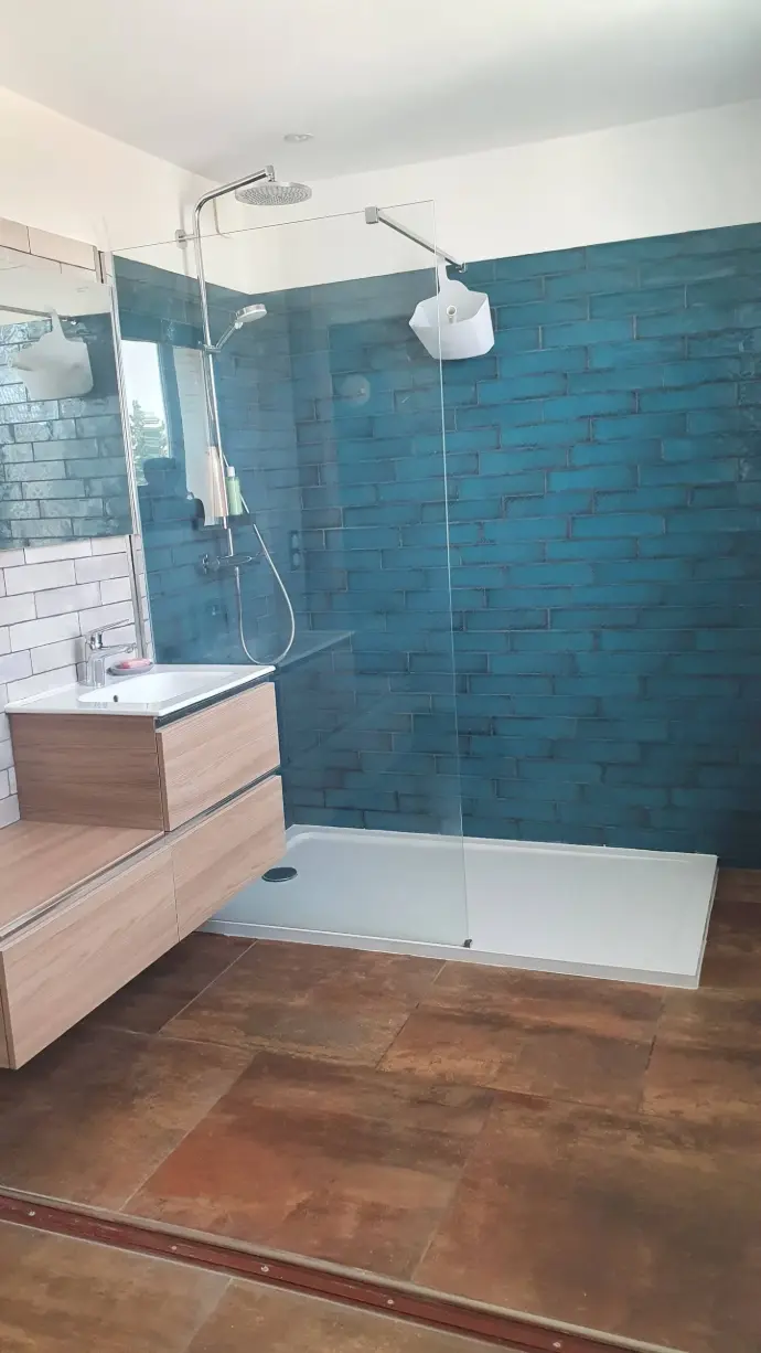 Rénovation d'une salle de bain à Digne-les-Bains avec installation d'une douche à l'italienne