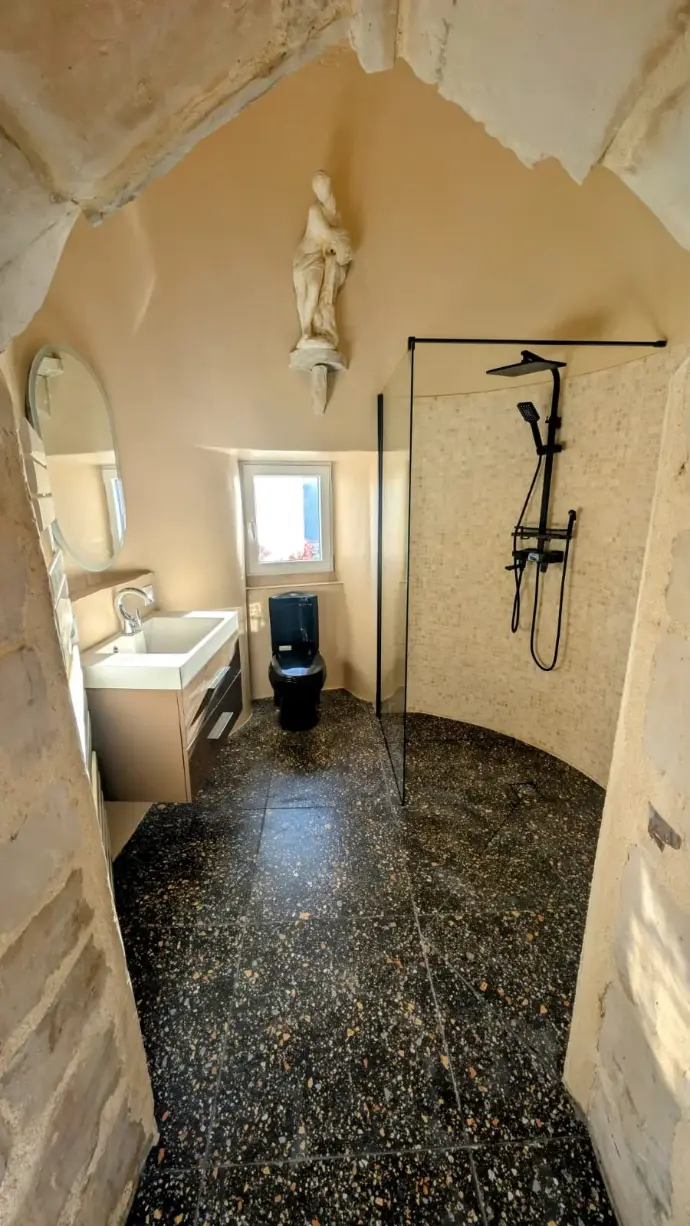 Installation d'une douche à l'italienne adaptée PMR à Digne-les-Bains par SRP